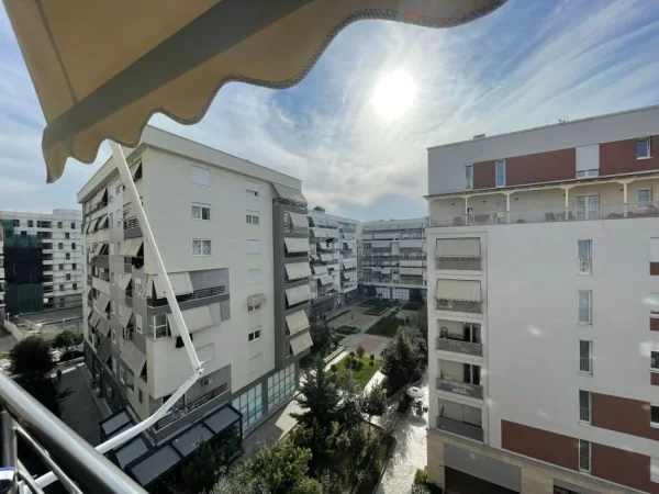 Tirane, shitet apartament 2+1+Ballkon Kati 5, 98 m² 355.000 € (KOMUNA E PARISIT)