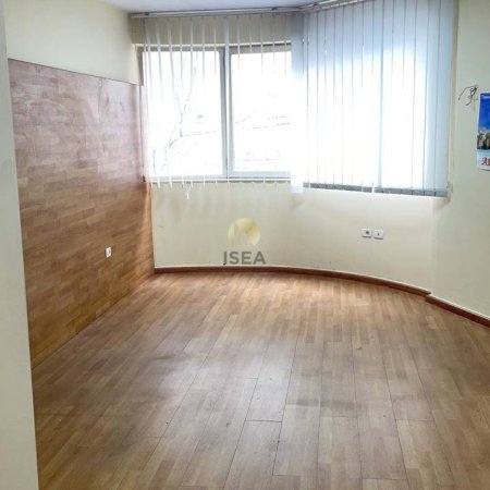 Tirane, jepet me qera zyre Kati 1, 80 m² 600 € (Selvia prane Black Diamond)