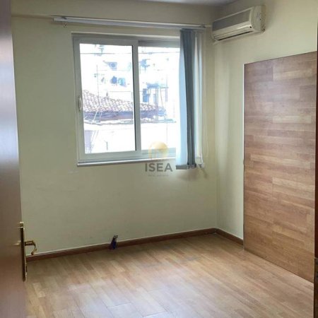 Tirane, jepet me qera zyre Kati 1, 80 m² 600 € (Selvia prane Black Diamond)