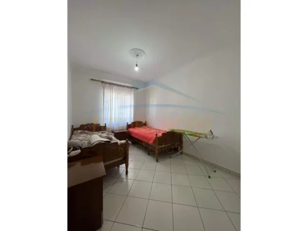 Tirane, jepet me qera apartament 2+1+Ballkon Kati 8, 113 m² 450 € (Unaza e Re, Astir)