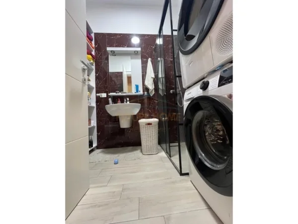 Tirane, shitet apartament duplex 2+1+Ballkon Kati 5, 121 m² 365.000 € (Kompleksi Delijorgji)