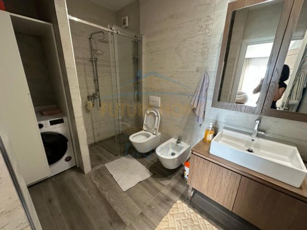 Tirane, shitet apartament 3+1 Kati 6, 135 m² 365.000 € (Liqeni i Thate)