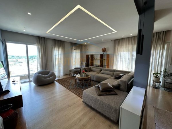 Tirane, shitet apartament 3+1 Kati 6, 135 m² 365.000 € (Liqeni i Thate)