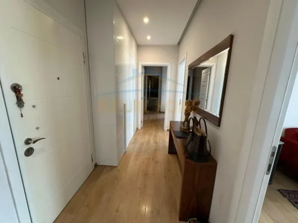 Tirane, shitet apartament 3+1 Kati 6, 135 m² 365.000 € (Liqeni i Thate)