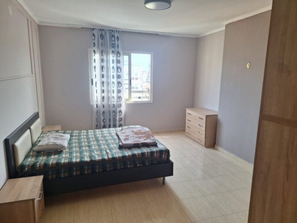 Tirane, jepet me qera apartament 2+1+Ballkon Kati 9, 120 m² 550 € (Haxhi Hysen Dalliu)