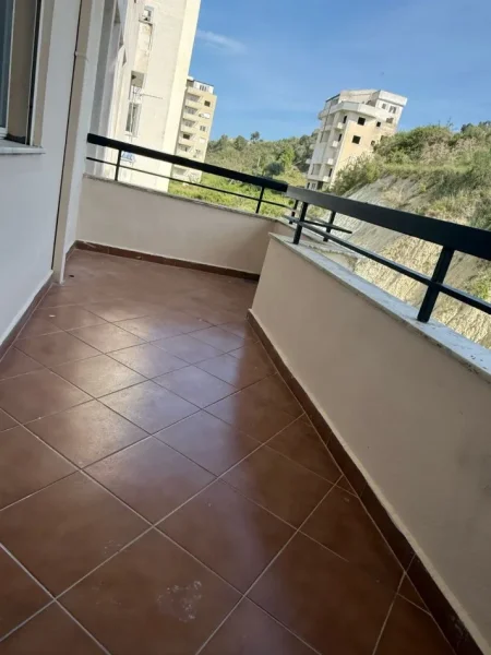 Shkembi Kavajes, shitet apartament 1+1+Ballkon Kati 4, 74 m² 73.000 € (Shkembi i Kavajes)