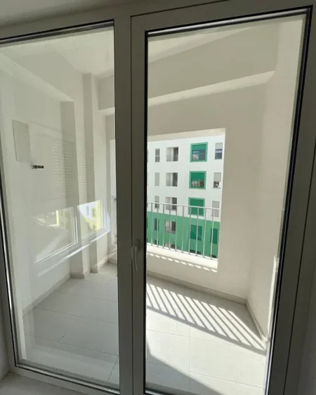 Tirane, shitet apartament 1+1 Kati 5, 65 m² 103.000 € (ali demi)