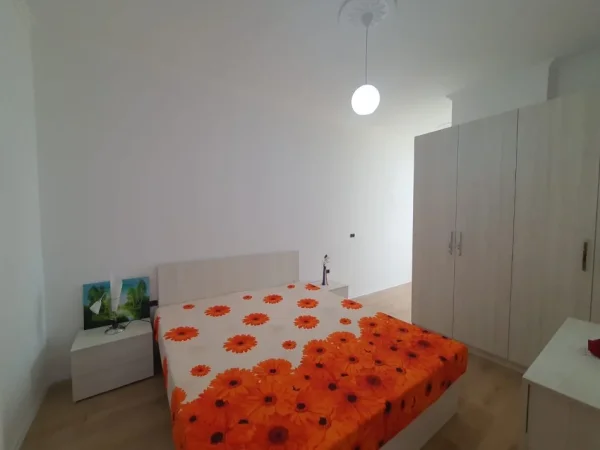 Tirane, jepet me qera apartament 2+1+Ballkon Kati 4, 87 m² 450 € (Fabrika E Qelqit)