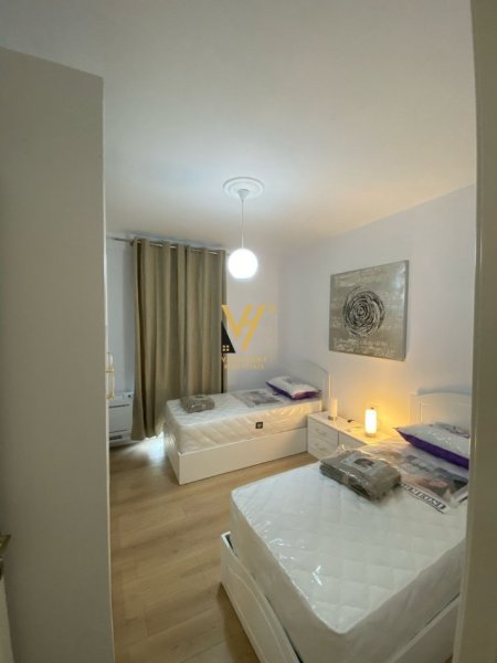 Tirane, jepet me qera apartament 2+1+Ballkon Kati 2, 115 m² 700 € (OXHAKU)