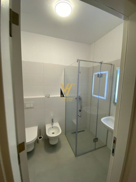 Tirane, jepet me qera apartament 2+1+Ballkon Kati 2, 115 m² 700 € (OXHAKU)