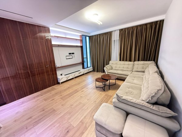 Tirane, jepet me qera apartament 2+1+Ballkon Kati 3, 100 m² 800 € 