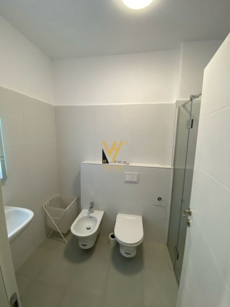 Tirane, jepet me qera apartament 2+1+Ballkon Kati 6, 75 m² 500 € (OXHAKU)