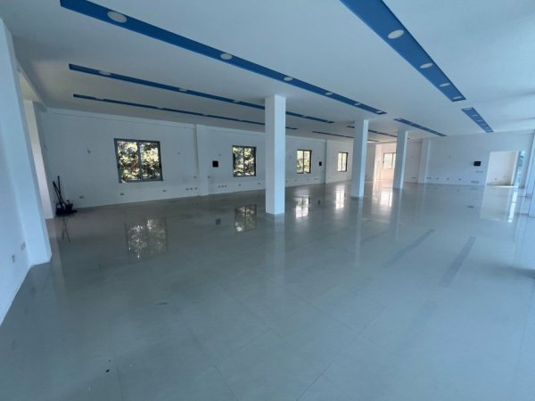 Tirane, jepet me qera magazine Kati 2, 400 m² 1.200 € (Berzhite)