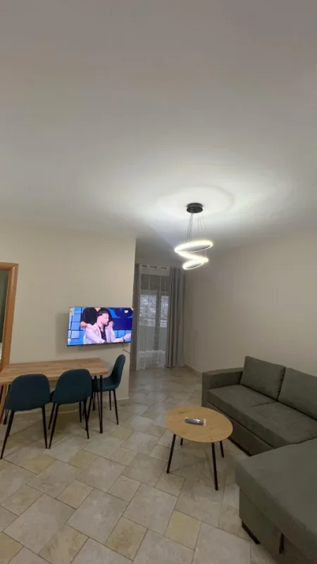 Tirane, jepet me qera apartament 1+1+Ballkon Kati 5, 65 m² 400 € (Fusha Aviacionit)