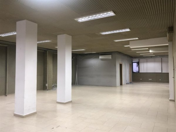 Tirane, jepet me qera zyre Kati 2, 350 m² 3.000 € (RRUGA E ELBASANIT)