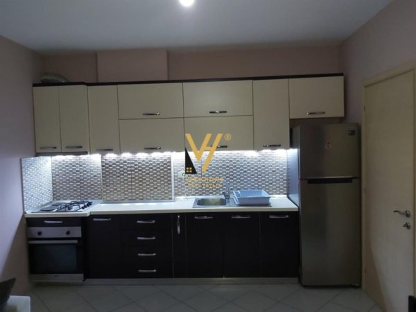 Tirane, jepet me qera apartament 2+1+Ballkon Kati 7, 75 m² 450 € (ASTIR)