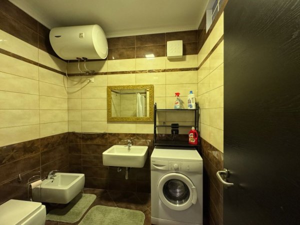 Durres, jepet me qera apartament 1+1+Ballkon Kati 5, 70 m² 550 € (Sheshi willson)