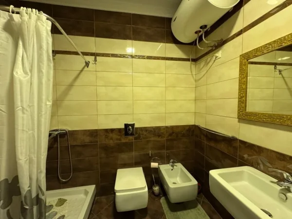 Durres, jepet me qera apartament 1+1+Ballkon Kati 5, 70 m² 550 € (Sheshi willson)