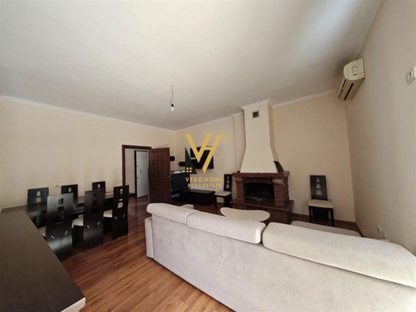 Tirane, jepet me qera apartament 2+1+Ballkon Kati 6, 200 m² 550 € (FRESK)