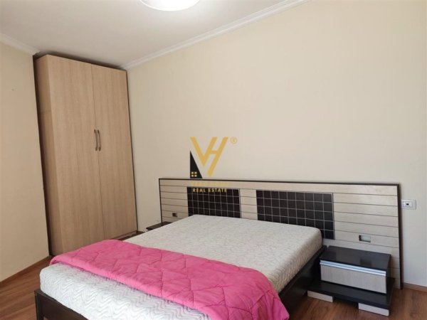 Tirane, jepet me qera apartament 2+1+Ballkon Kati 6, 200 m² 550 € (FRESK)