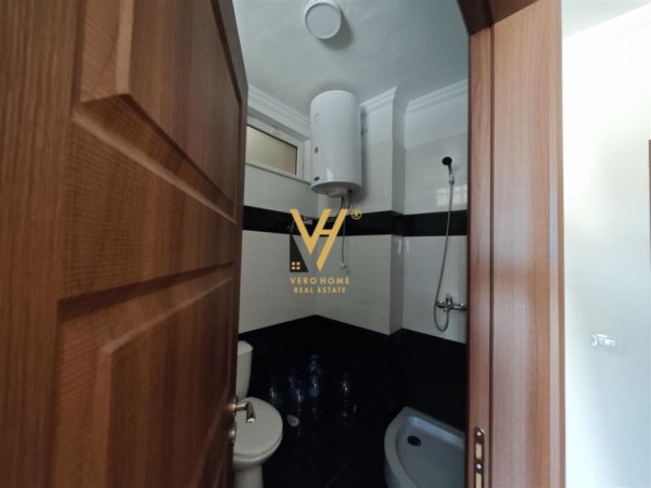 Tirane, jepet me qera apartament 2+1+Ballkon Kati 6, 200 m² 550 € (FRESK)