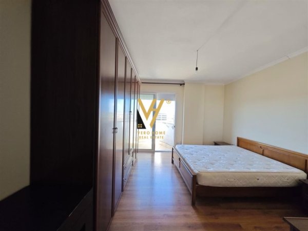 Tirane, jepet me qera apartament 2+1+Ballkon Kati 6, 200 m² 550 € (FRESK)