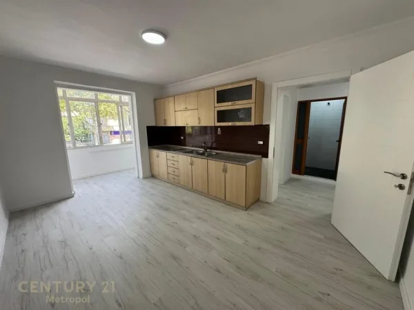 Tirane, shitet apartament 2+1 Kati 2, 64 m² 
