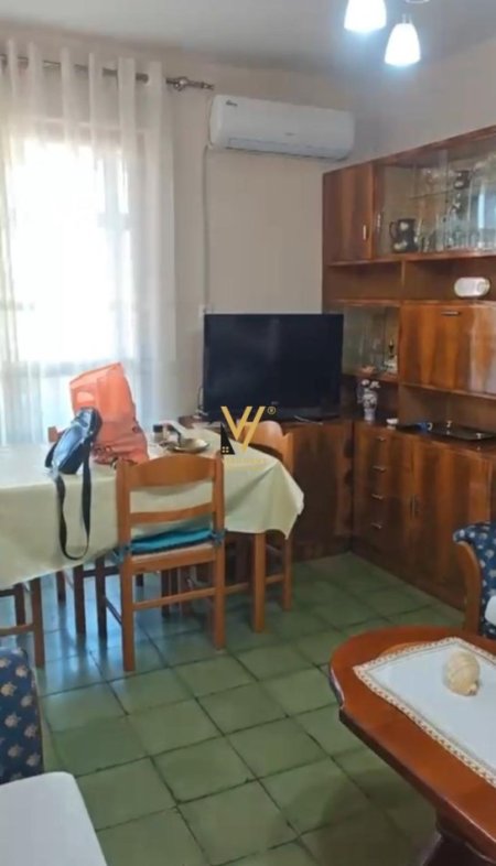 Tirane, jepet me qera apartament 2+1+Ballkon Kati 5, 85 m² 550 € (MINE PEZA)
