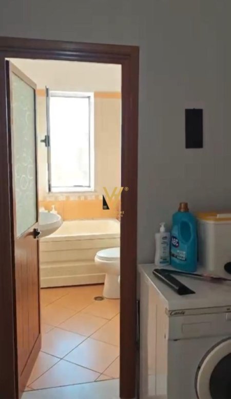 Tirane, jepet me qera apartament 2+1+Ballkon Kati 5, 85 m² 550 € (MINE PEZA)