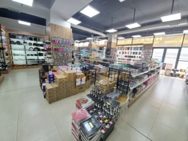 Tirane, jepet me qera ambjent biznesi Kati 0, 4.000 m² 6.199 € (komuna e parisit)