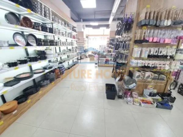 Tirane, jepet me qera ambjent biznesi Kati 0, 4.000 m² 6.199 € (komuna e parisit)