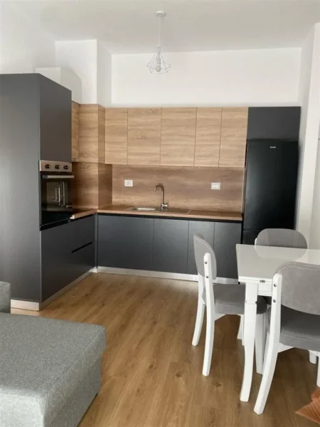 Tirane, jepet me qera apartament Kati 7, 70 m² 550 € (ali demi)