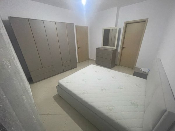 Tirane, jepet me qera apartament 2+1+Ballkon Kati 4, 115 m² 450 € (Teodor Keko)