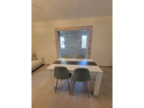Tirane, jepet me qera apartament 1+1 Kati 3, 58 m² 450 € (Bulevardi Zhan Dark)