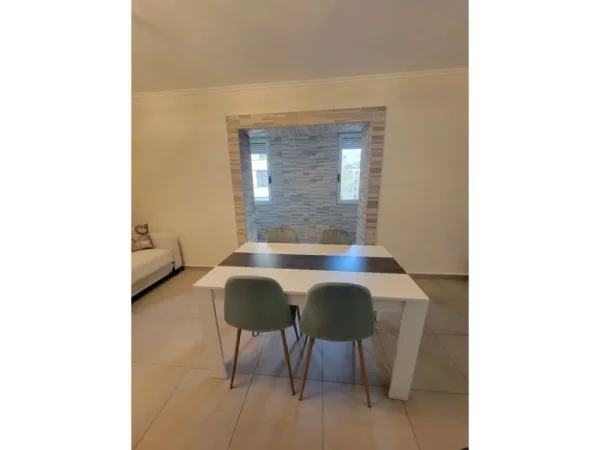 Tirane, jepet me qera apartament 1+1 Kati 3, 58 m² 450 € (Bulevardi Zhan Dark)