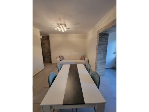 Tirane, jepet me qera apartament 1+1 Kati 3, 58 m² 450 € (Bulevardi Zhan Dark)