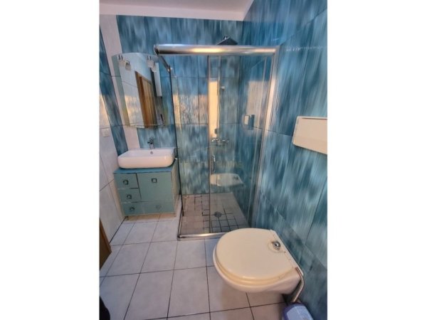 Tirane, jepet me qera apartament 1+1 Kati 3, 58 m² 450 € (Bulevardi Zhan Dark)