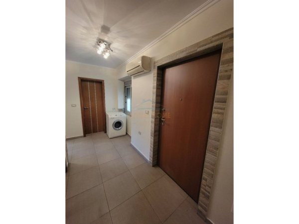 Tirane, jepet me qera apartament 1+1 Kati 3, 58 m² 450 € (Bulevardi Zhan Dark)