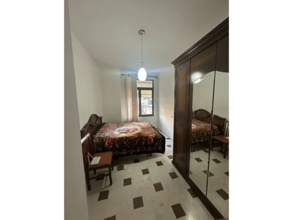 Tirane, jepet me qera apartament 3+1+Aneks+Ballkon Kati 1, 93 m² 800 € (Beqir Luga)