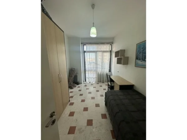 Tirane, jepet me qera apartament 3+1+Aneks+Ballkon Kati 1, 93 m² 800 € (Beqir Luga)