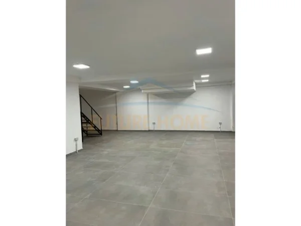 Tirane, jepet me qera ambjent biznesi Kati 0, 250 m² 2.699 € (QENDER)