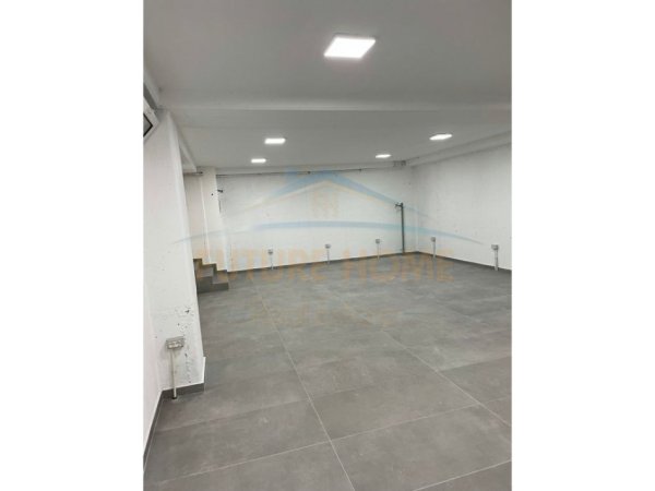Tirane, jepet me qera ambjent biznesi Kati 0, 250 m² 2.699 € (QENDER)