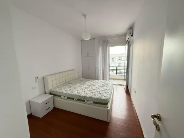 Tirane, jap me qera apartament 2+1+Ballkon Kati 8, 80 m² 600 € (rruga ndre mjeda)
