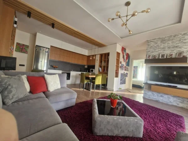 Tirane, shes apartament 2+1+Ballkon Kati 4, 112 m² 210.000 € (rruga Gramoz Pashko)
