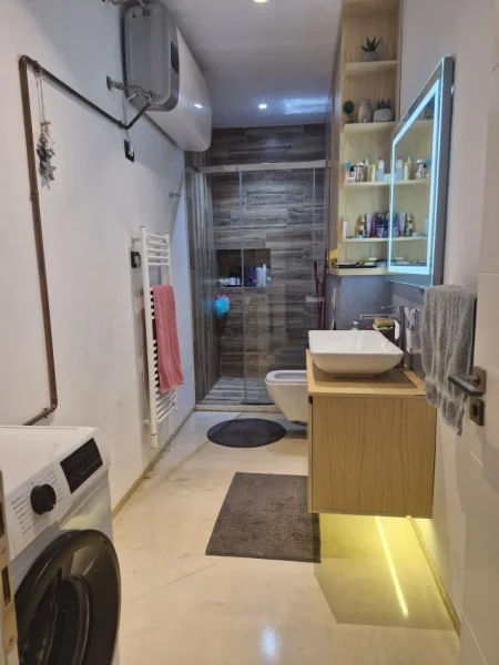 Tirane, shes apartament 2+1+Ballkon Kati 4, 112 m² 210.000 € (rruga Gramoz Pashko)