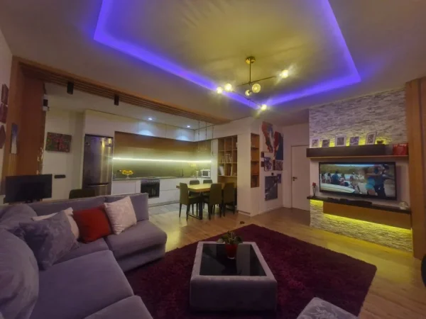 Tirane, shes apartament 2+1+Ballkon Kati 4, 112 m² 210.000 € (rruga Gramoz Pashko)