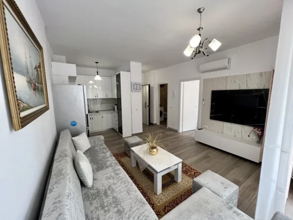 Tirane, jepet me qera apartament 1+1+Ballkon Kati 5, 63 m² 450 € (5-Maji)