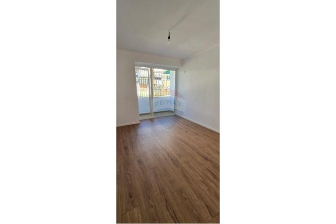 Tirane, shitet apartament 1+1 Kati 2, 54 m² 