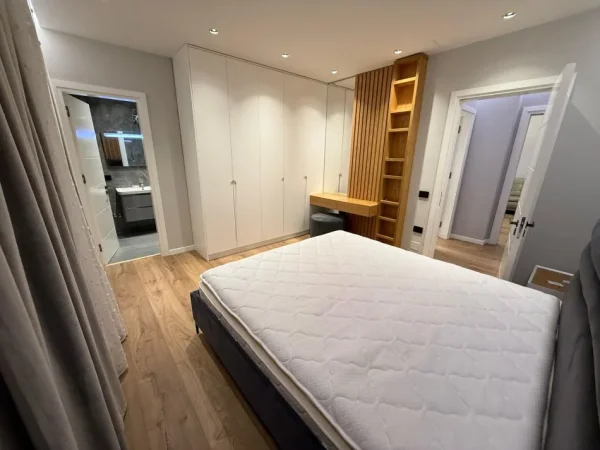 Tirane, jepet me qera apartament 2+1+Ballkon Kati 3, 100 m² 800 € (rruga nexho konomi)