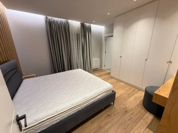 Tirane, jepet me qera apartament 2+1+Ballkon Kati 3, 100 m² 800 € (rruga nexho konomi)